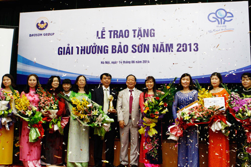 Trao tặng Giải thưởng Bảo Sơn năm 2013 dành cho Công trình nghiên cứu và sản xuất vắc xin Rota